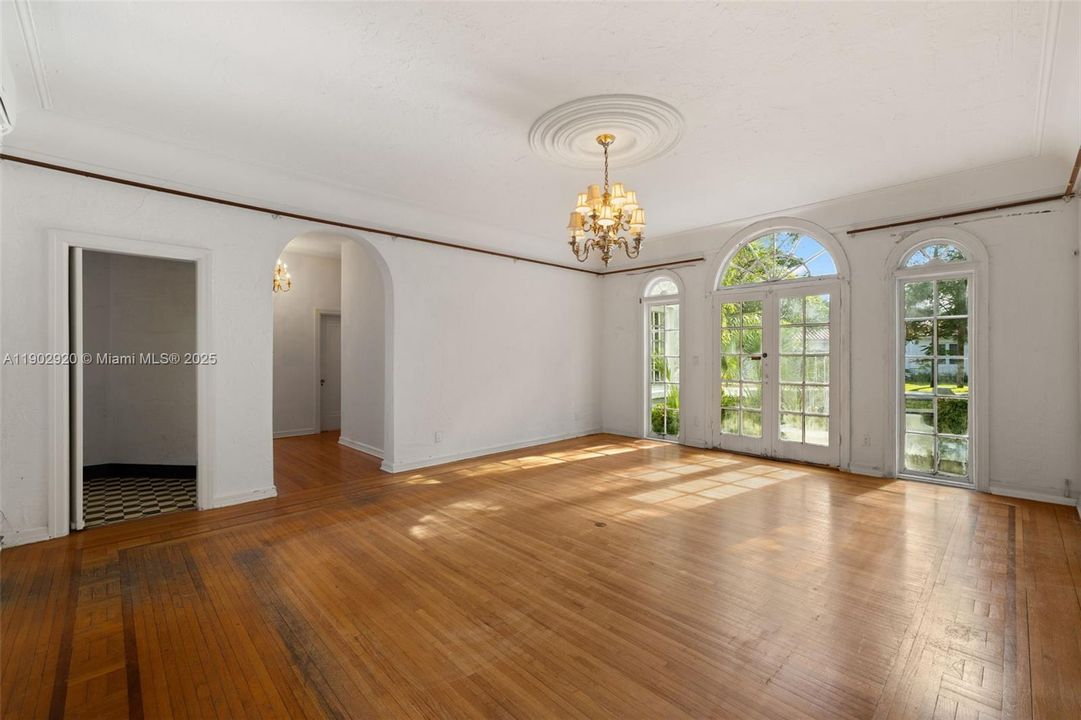 Active With Contract: $2,700,000 (4 beds, 3 baths, 3637 Square Feet)