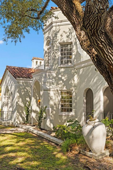 Active With Contract: $2,700,000 (4 beds, 3 baths, 3637 Square Feet)