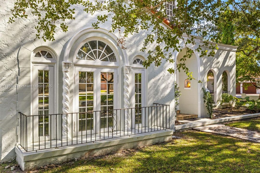 Active With Contract: $2,700,000 (4 beds, 3 baths, 3637 Square Feet)