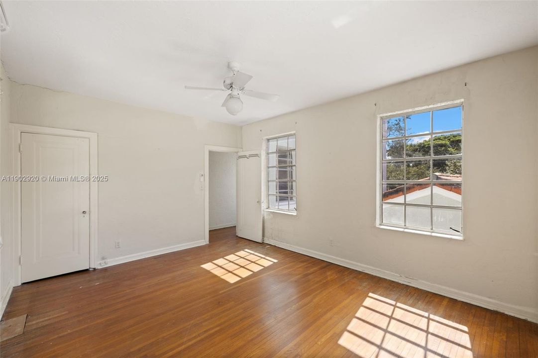 Active With Contract: $2,700,000 (4 beds, 3 baths, 3637 Square Feet)