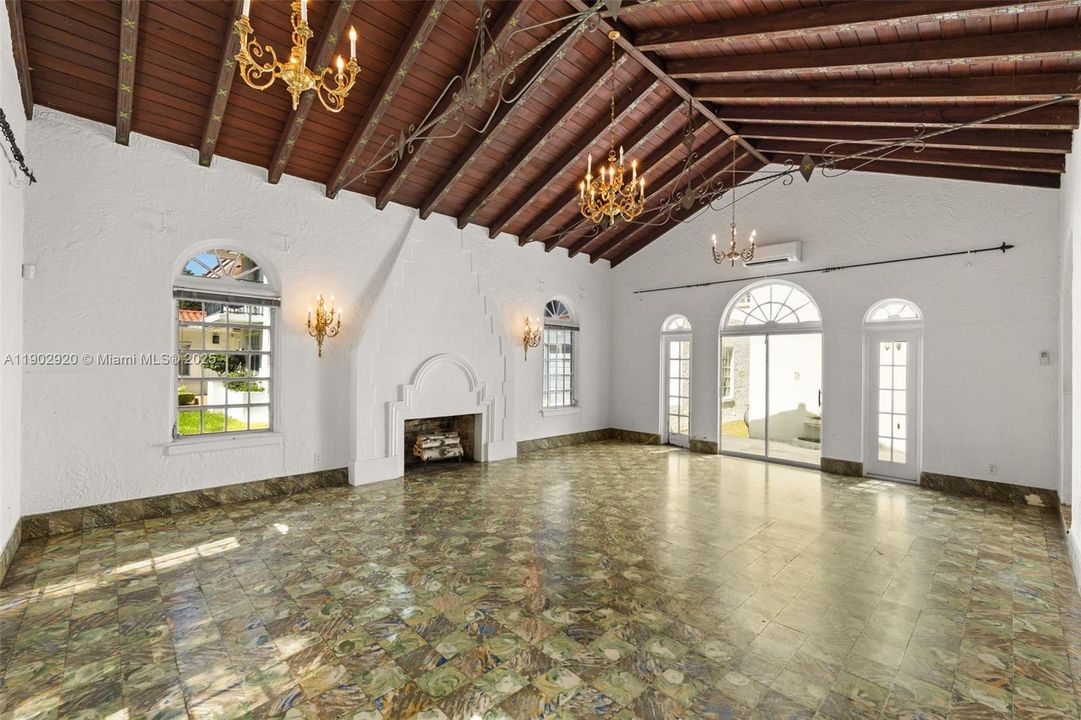 Active With Contract: $2,700,000 (4 beds, 3 baths, 3637 Square Feet)