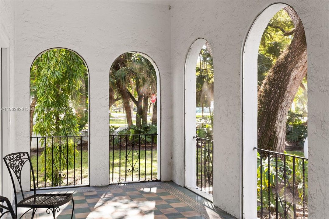 Active With Contract: $2,700,000 (4 beds, 3 baths, 3637 Square Feet)