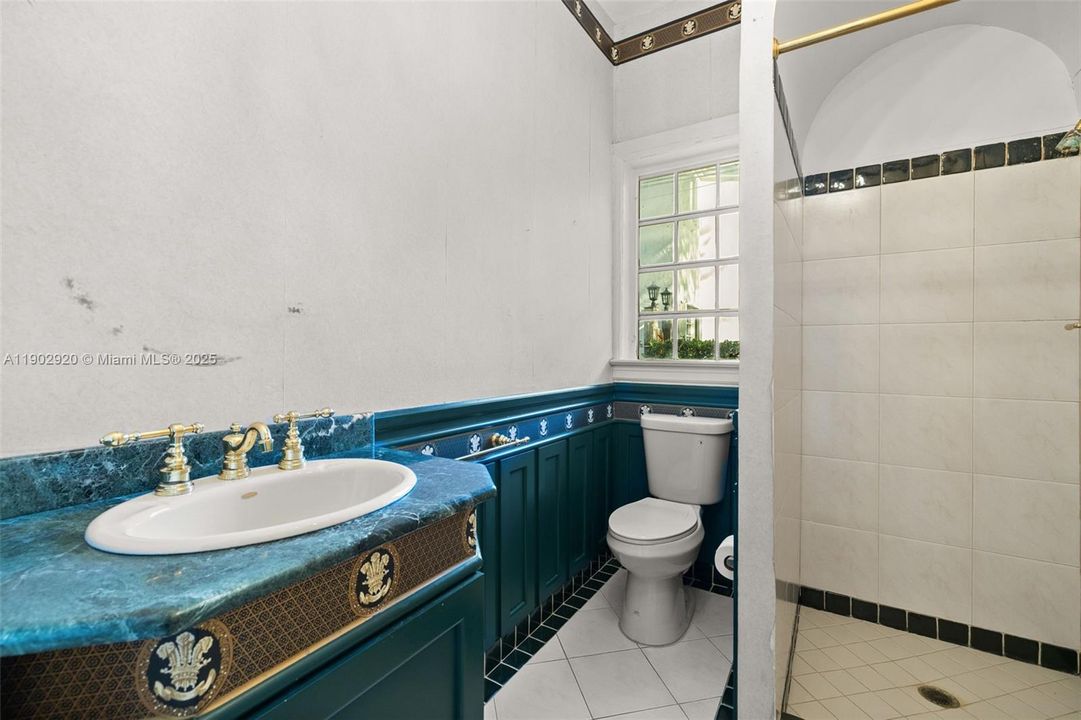 Active With Contract: $2,700,000 (4 beds, 3 baths, 3637 Square Feet)