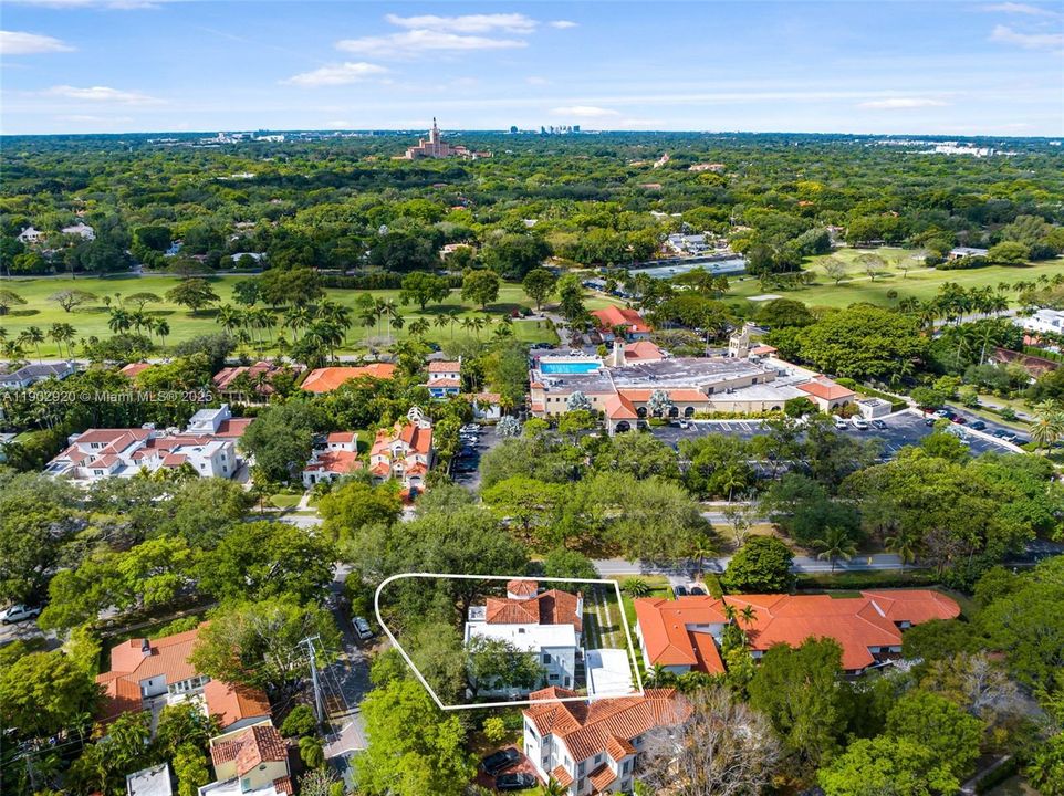 Active With Contract: $2,700,000 (4 beds, 3 baths, 3637 Square Feet)
