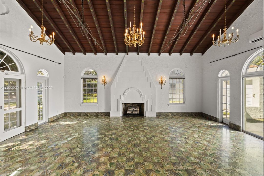 Active With Contract: $2,700,000 (4 beds, 3 baths, 3637 Square Feet)