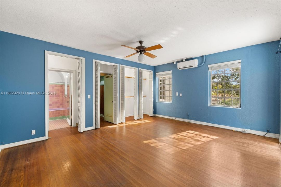 Active With Contract: $2,700,000 (4 beds, 3 baths, 3637 Square Feet)