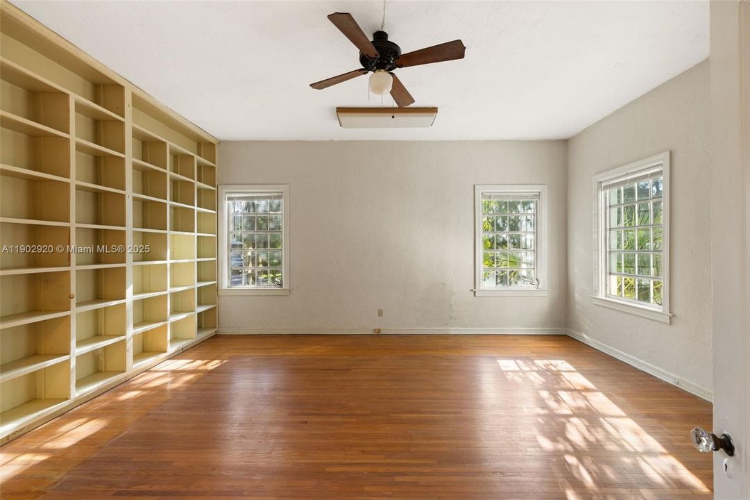 Active With Contract: $2,700,000 (4 beds, 3 baths, 3637 Square Feet)