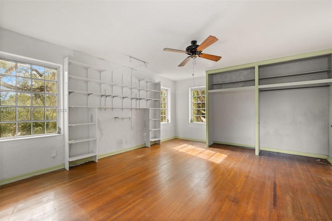 Active With Contract: $2,700,000 (4 beds, 3 baths, 3637 Square Feet)