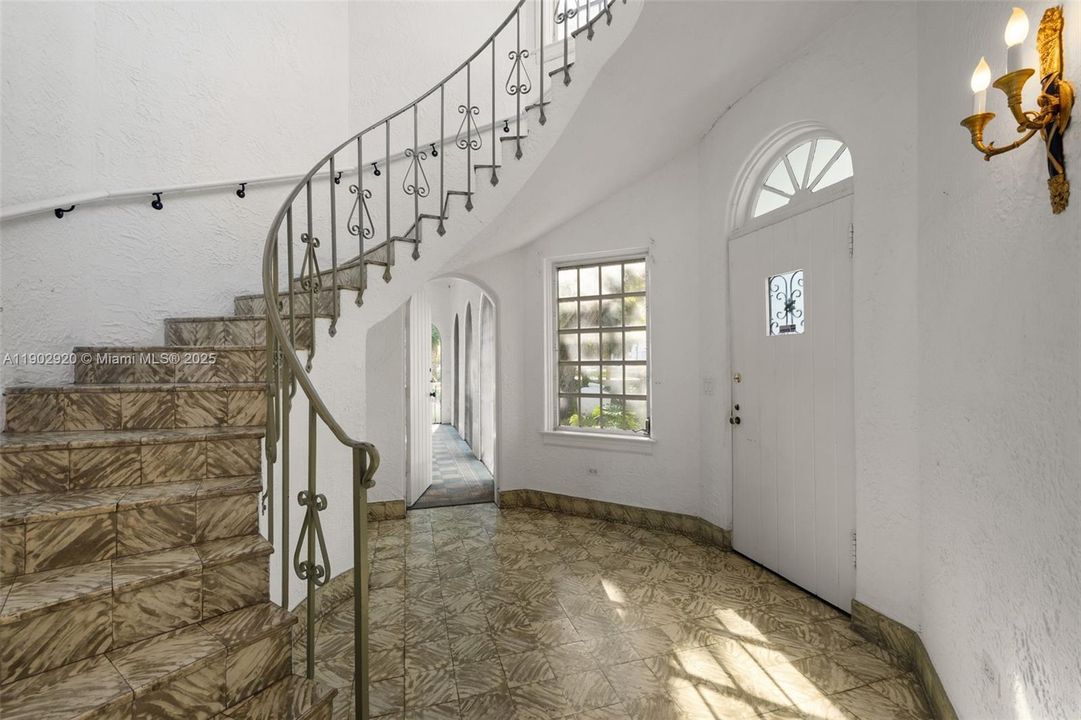 Active With Contract: $2,700,000 (4 beds, 3 baths, 3637 Square Feet)