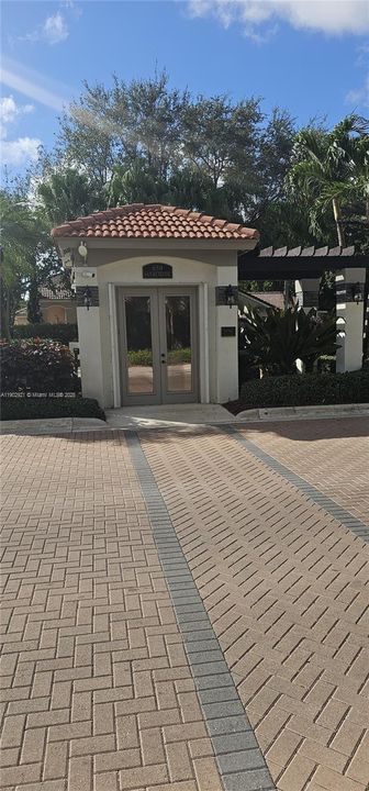 Active With Contract: $3,495 (3 beds, 2 baths, 1456 Square Feet)