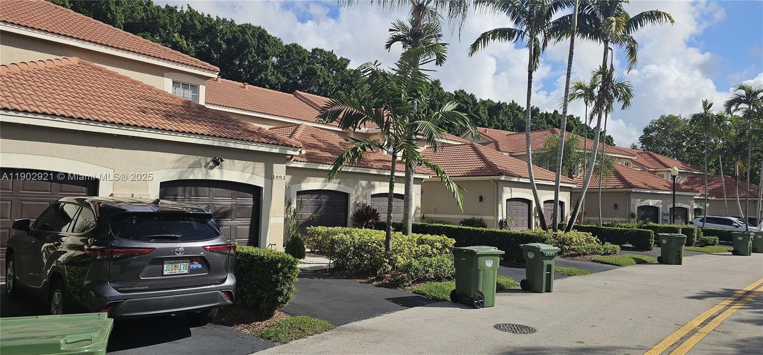 Active With Contract: $3,495 (3 beds, 2 baths, 1456 Square Feet)