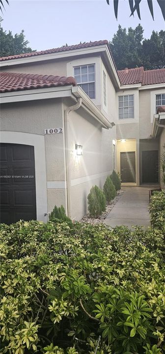 Active With Contract: $3,495 (3 beds, 2 baths, 1456 Square Feet)