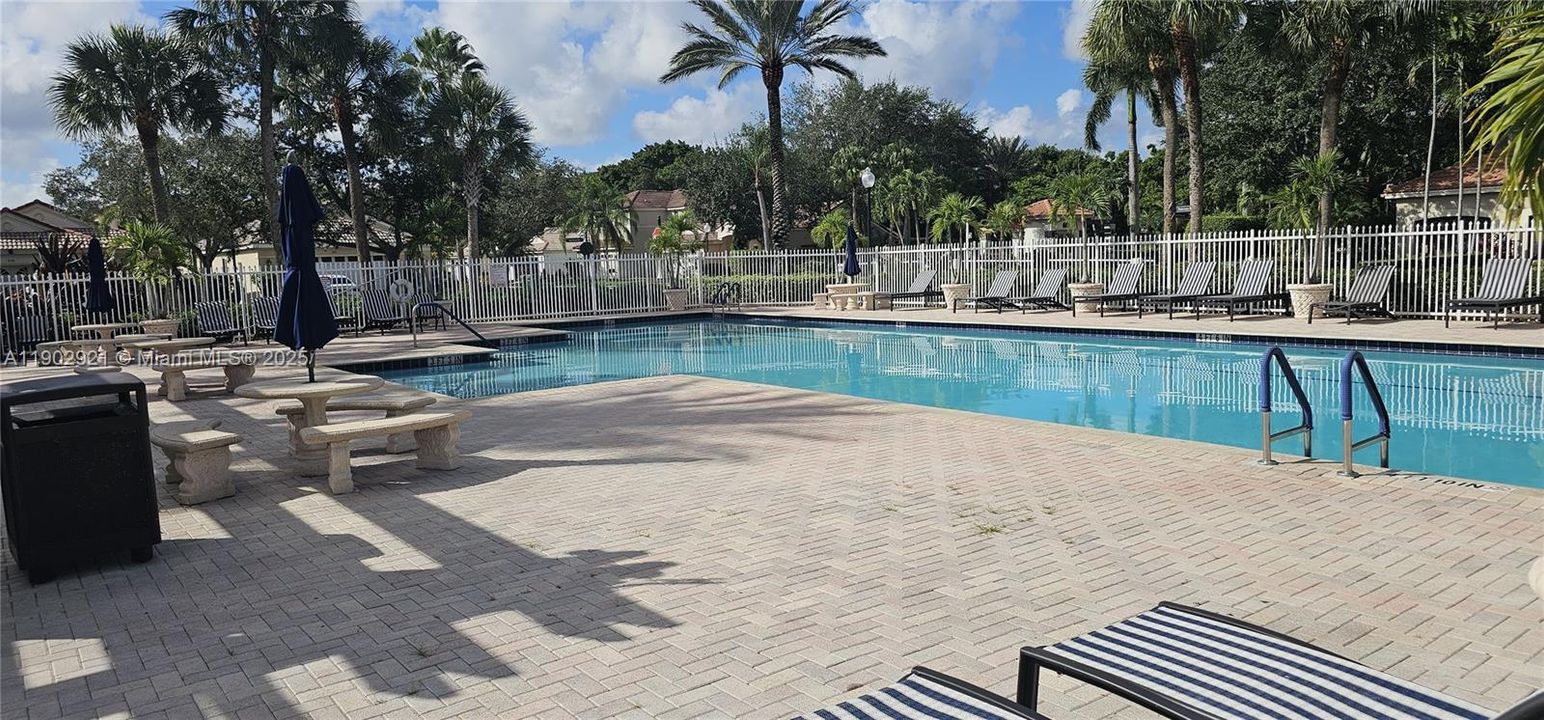 Active With Contract: $3,495 (3 beds, 2 baths, 1456 Square Feet)