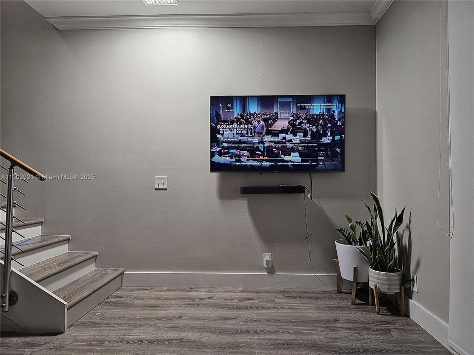 Active With Contract: $3,495 (3 beds, 2 baths, 1456 Square Feet)