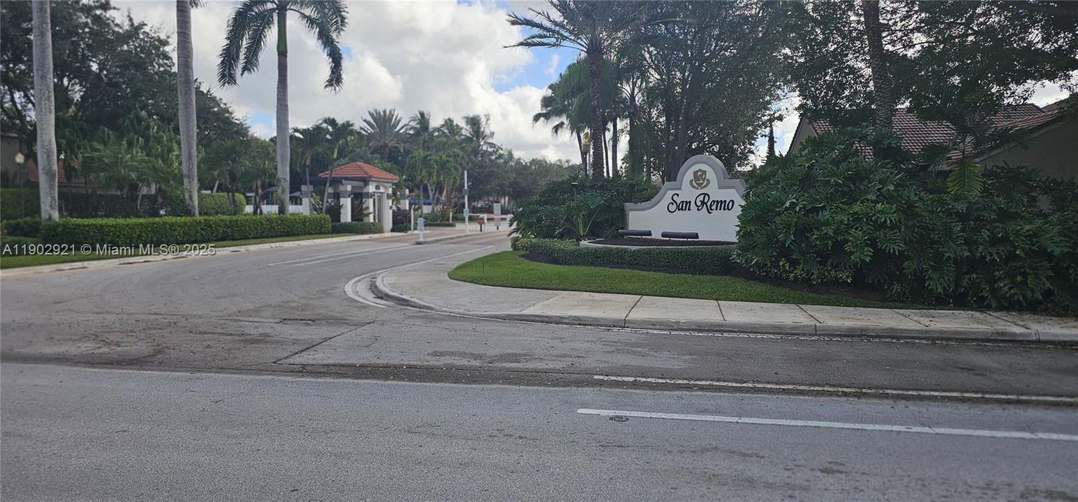 Active With Contract: $3,495 (3 beds, 2 baths, 1456 Square Feet)