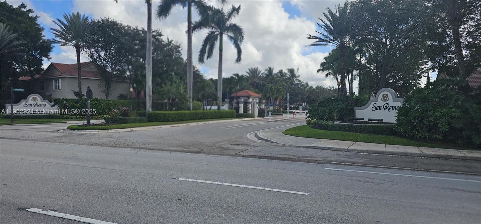 Active With Contract: $3,495 (3 beds, 2 baths, 1456 Square Feet)