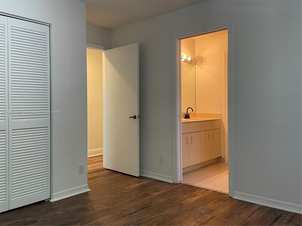 Под контрактом: $4,800 (3 спален, 2 ванн, 2180 Квадратных фут)