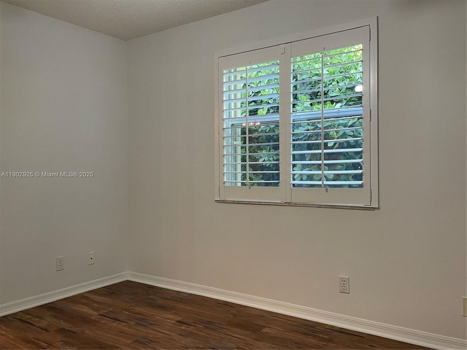 Под контрактом: $4,800 (3 спален, 2 ванн, 2180 Квадратных фут)