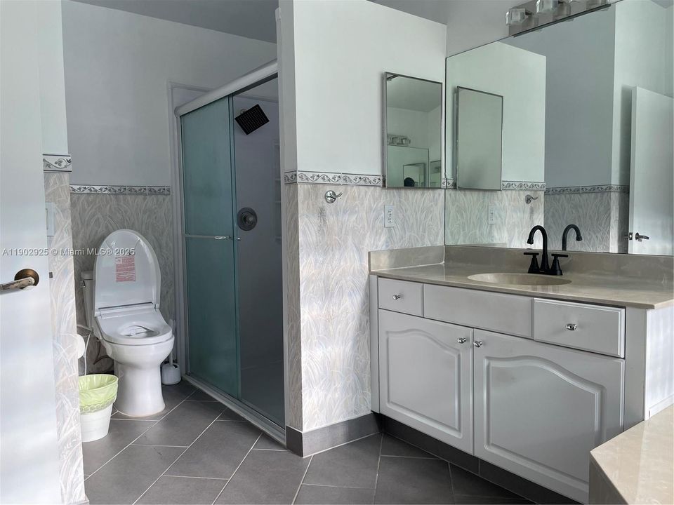 Под контрактом: $4,800 (3 спален, 2 ванн, 2180 Квадратных фут)