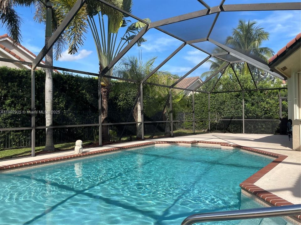 Под контрактом: $4,800 (3 спален, 2 ванн, 2180 Квадратных фут)