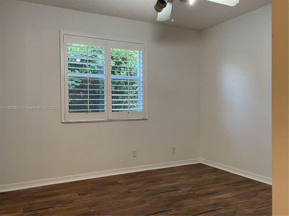 Под контрактом: $4,800 (3 спален, 2 ванн, 2180 Квадратных фут)