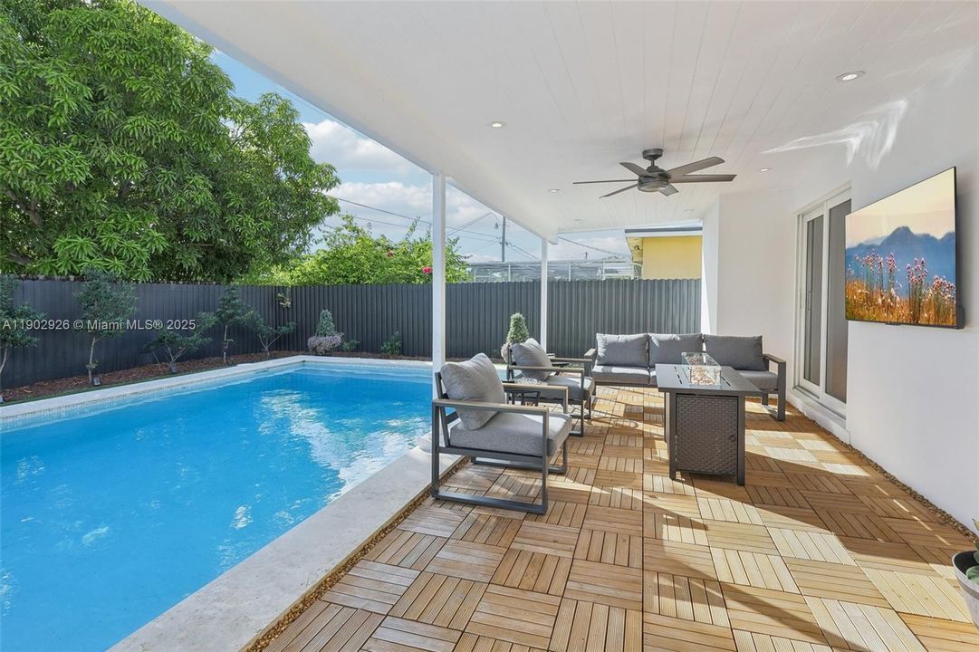 For Sale: $1,100,000 (4 beds, 2 baths, 2073 Square Feet)