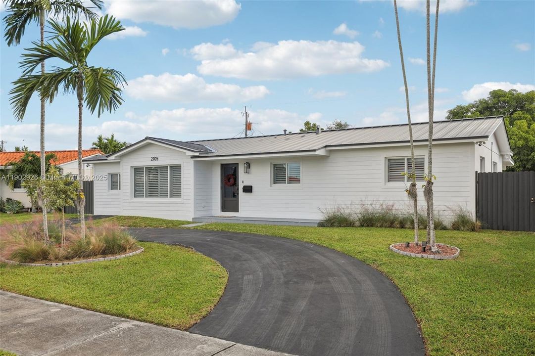 For Sale: $1,100,000 (4 beds, 2 baths, 2073 Square Feet)