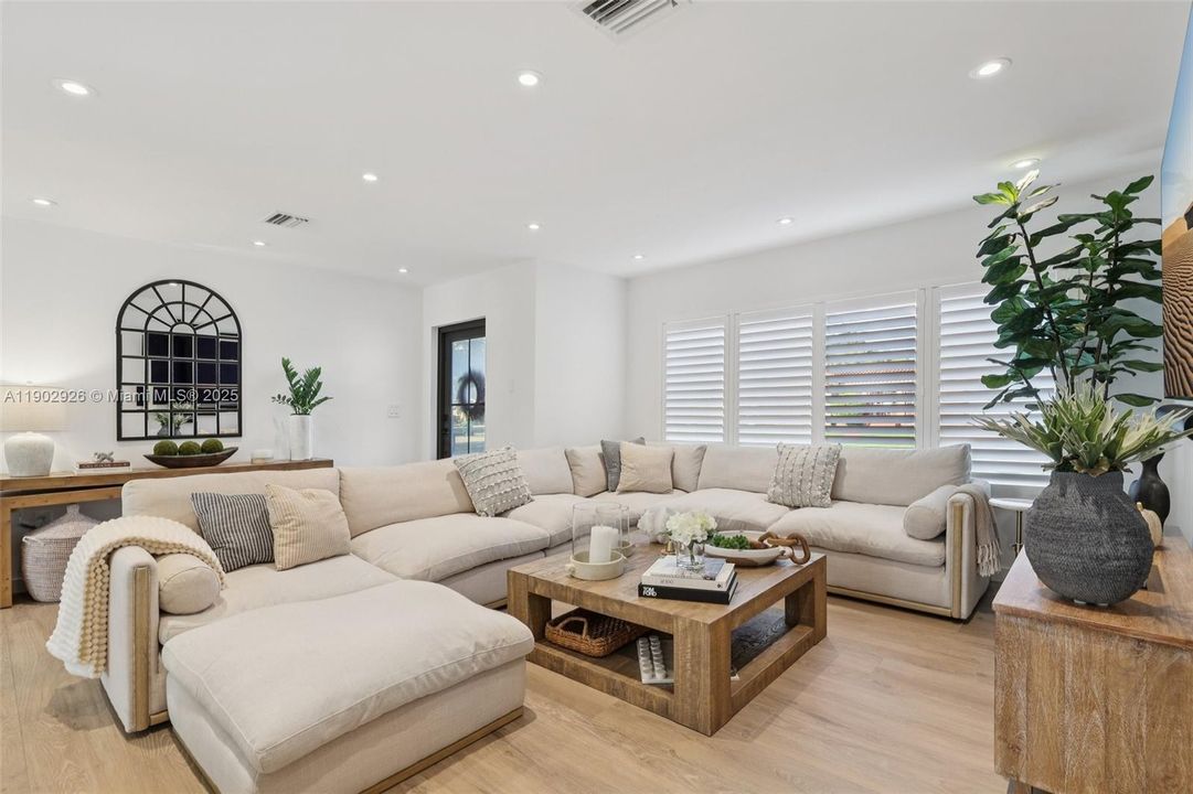 For Sale: $1,100,000 (4 beds, 2 baths, 2073 Square Feet)