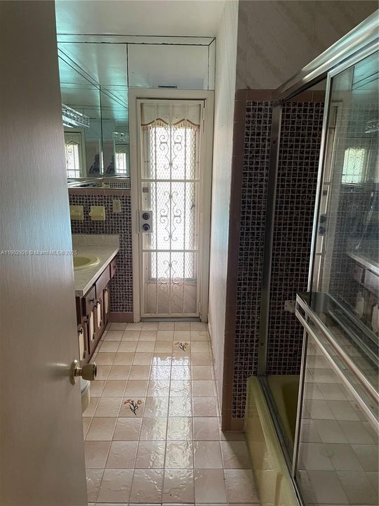 For Sale: $1,100,000 (4 beds, 2 baths, 2073 Square Feet)