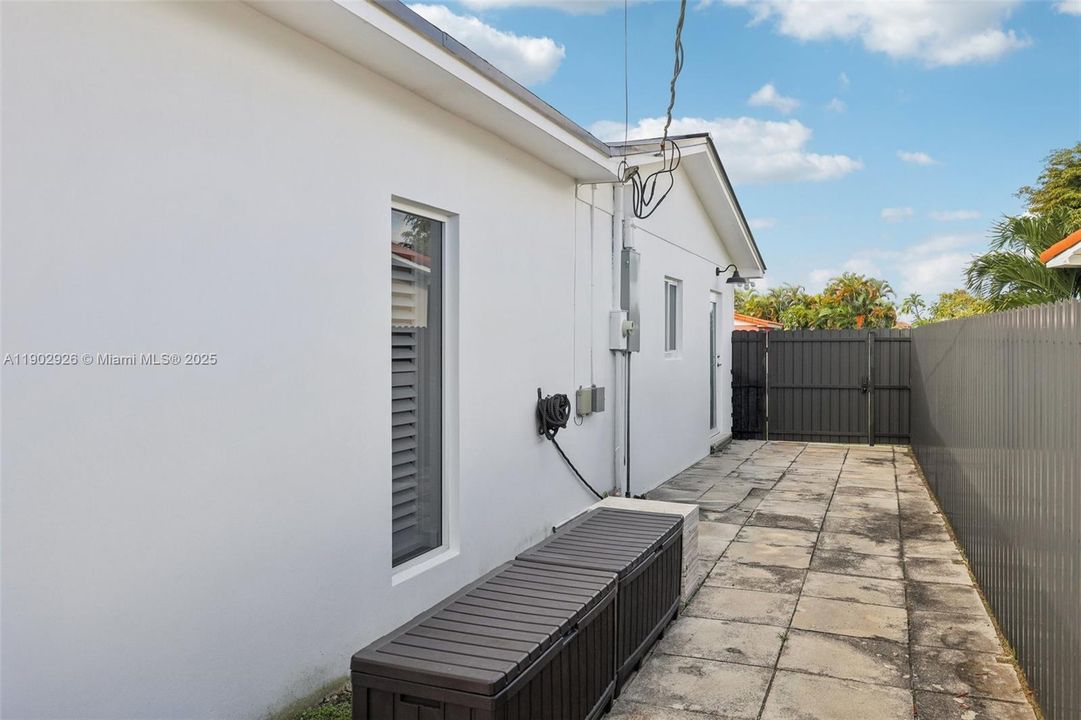 For Sale: $1,100,000 (4 beds, 2 baths, 2073 Square Feet)