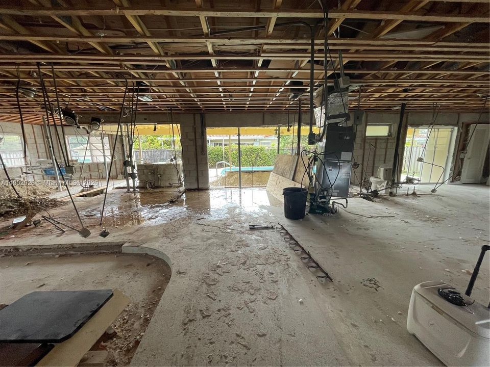 For Sale: $1,100,000 (4 beds, 2 baths, 2073 Square Feet)