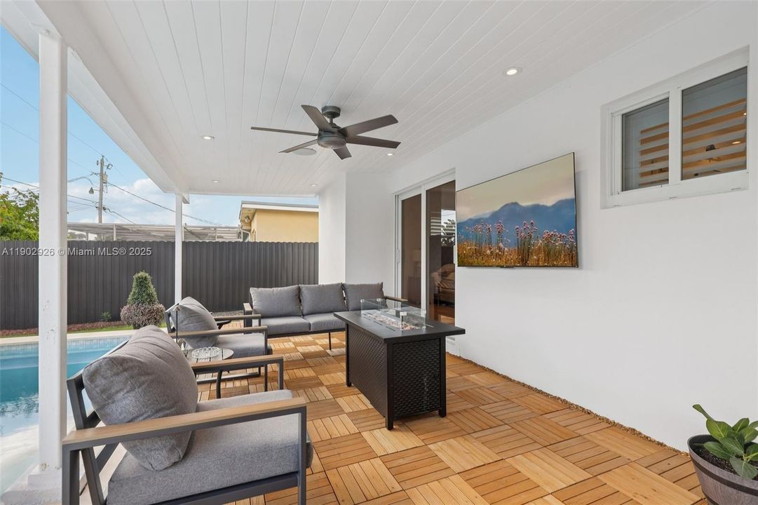 For Sale: $1,100,000 (4 beds, 2 baths, 2073 Square Feet)