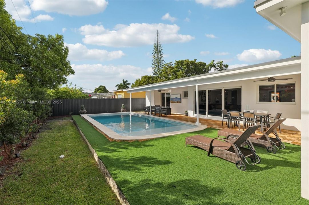 For Sale: $1,100,000 (4 beds, 2 baths, 2073 Square Feet)