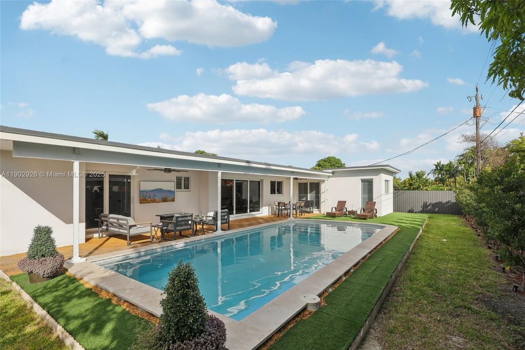 For Sale: $1,100,000 (4 beds, 2 baths, 2073 Square Feet)