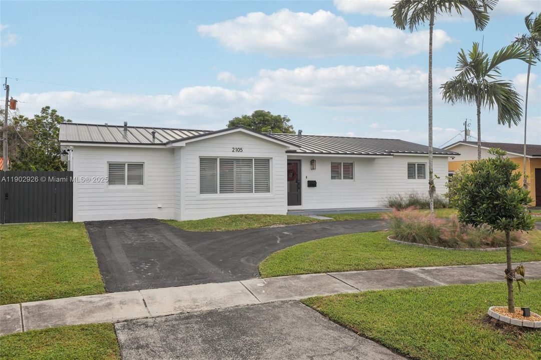 For Sale: $1,100,000 (4 beds, 2 baths, 2073 Square Feet)