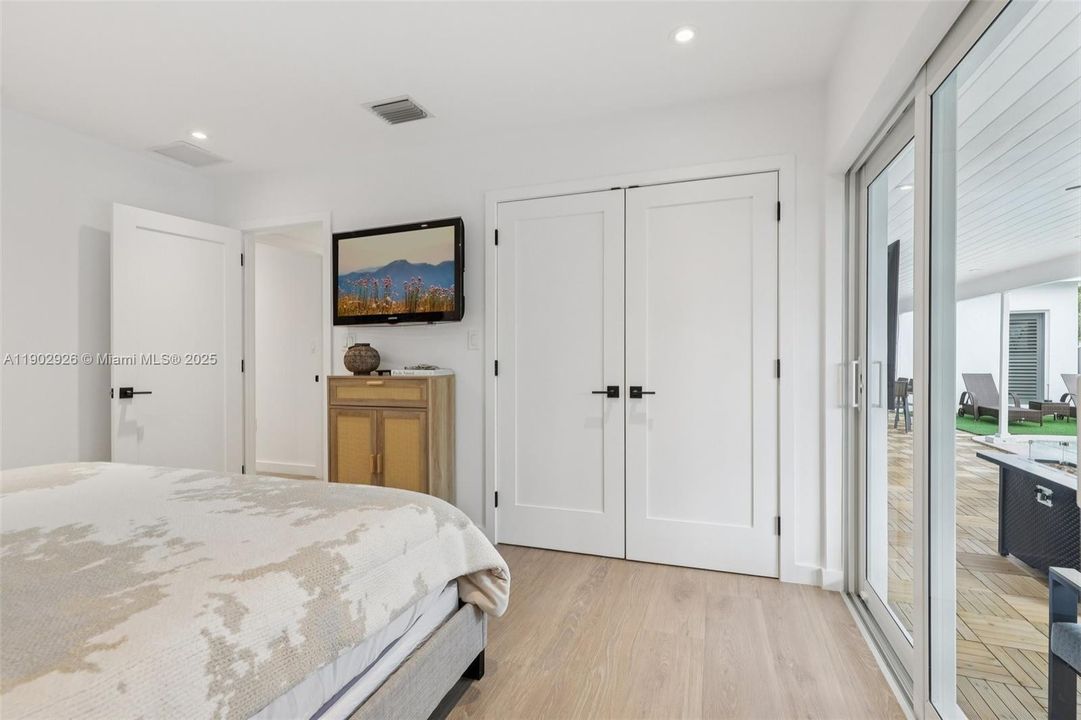 For Sale: $1,100,000 (4 beds, 2 baths, 2073 Square Feet)