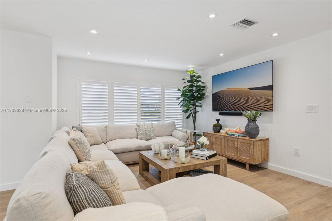 For Sale: $1,100,000 (4 beds, 2 baths, 2073 Square Feet)