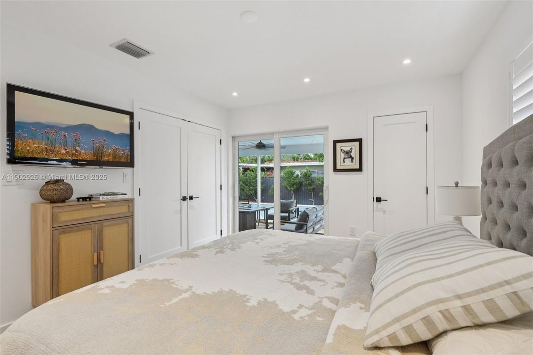 For Sale: $1,100,000 (4 beds, 2 baths, 2073 Square Feet)