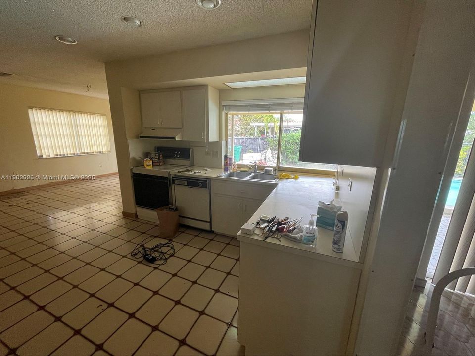 For Sale: $1,100,000 (4 beds, 2 baths, 2073 Square Feet)