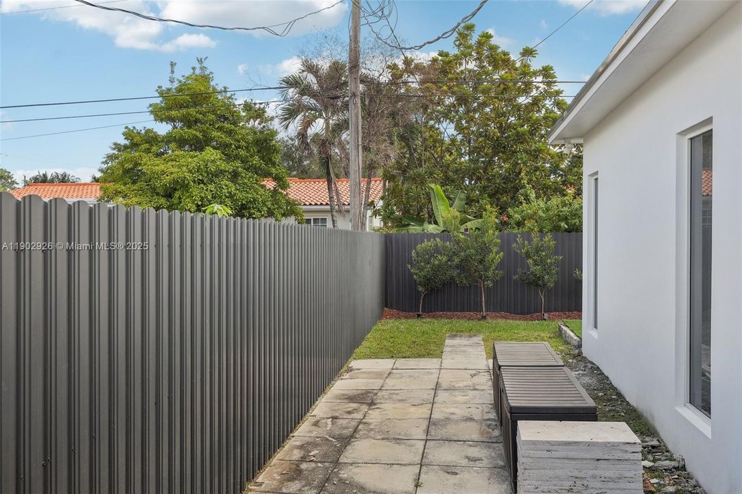 For Sale: $1,100,000 (4 beds, 2 baths, 2073 Square Feet)