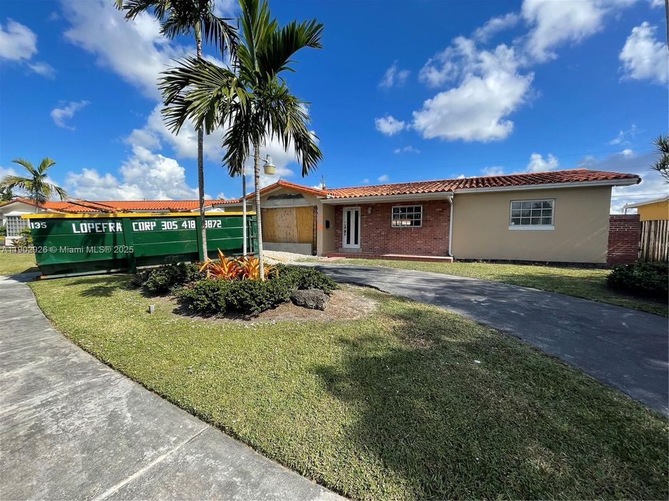 For Sale: $1,100,000 (4 beds, 2 baths, 2073 Square Feet)