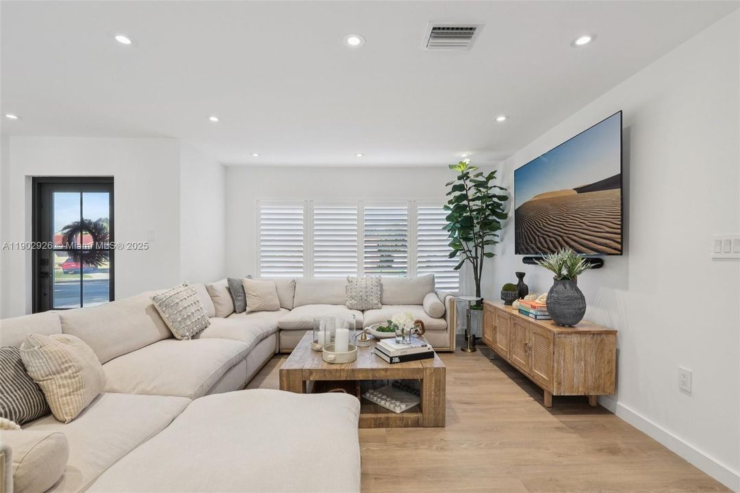 For Sale: $1,100,000 (4 beds, 2 baths, 2073 Square Feet)