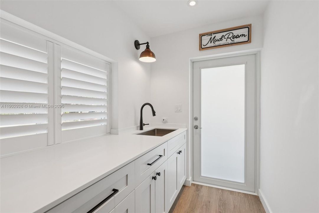 For Sale: $1,100,000 (4 beds, 2 baths, 2073 Square Feet)