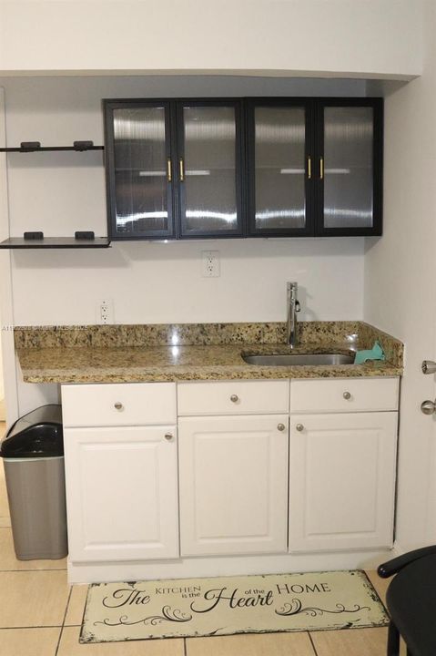 出租: $1,100 (1 贝兹, 1 浴室, 2198 平方英尺)