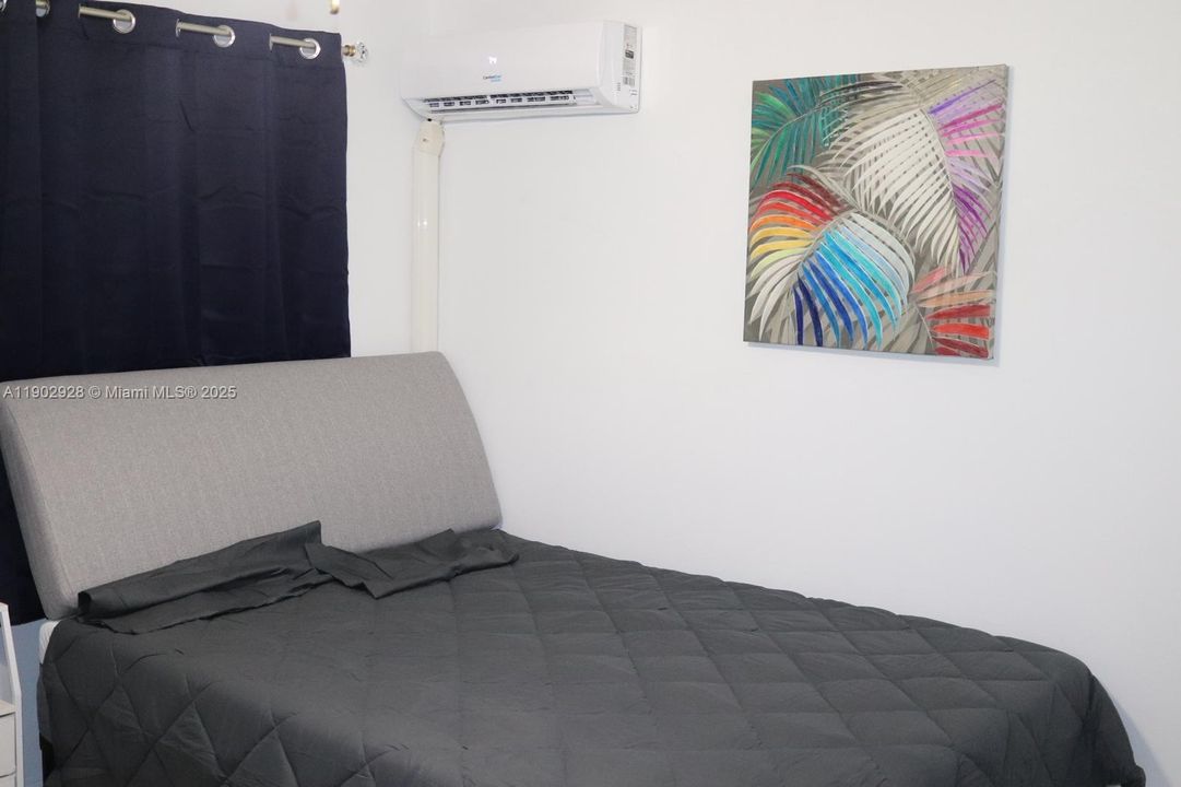 出租: $1,100 (1 贝兹, 1 浴室, 2198 平方英尺)