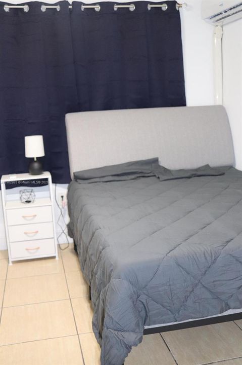 出租: $1,100 (1 贝兹, 1 浴室, 2198 平方英尺)