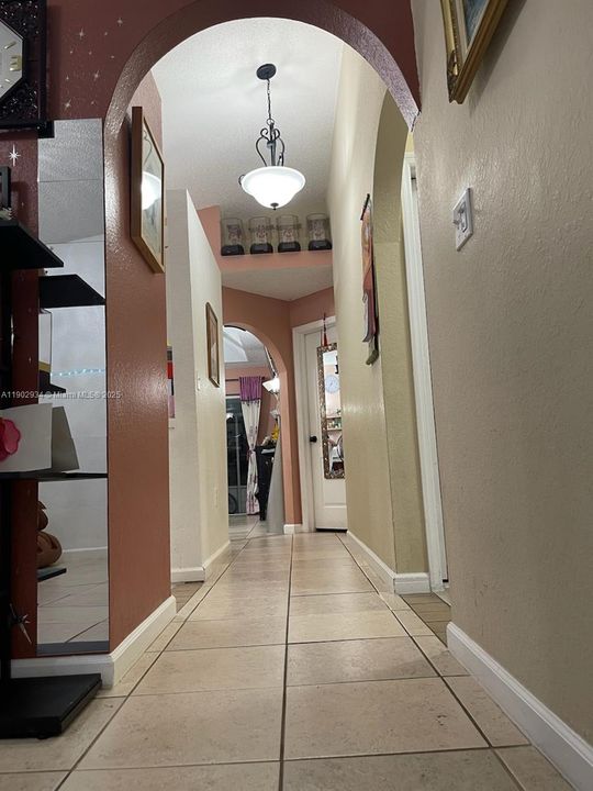 For Sale: $525,000 (3 beds, 2 baths, 1394 Square Feet)