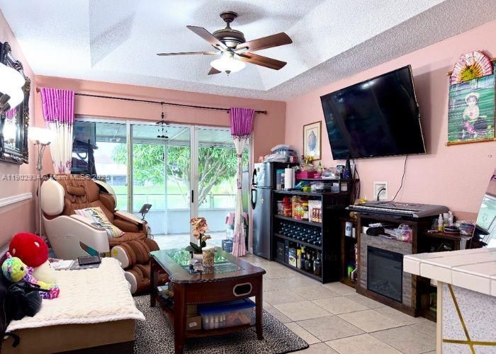 For Sale: $525,000 (3 beds, 2 baths, 1394 Square Feet)