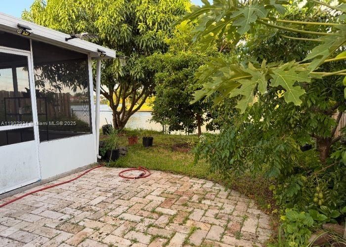 For Sale: $525,000 (3 beds, 2 baths, 1394 Square Feet)