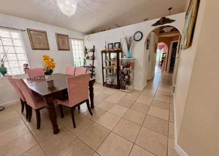 For Sale: $525,000 (3 beds, 2 baths, 1394 Square Feet)